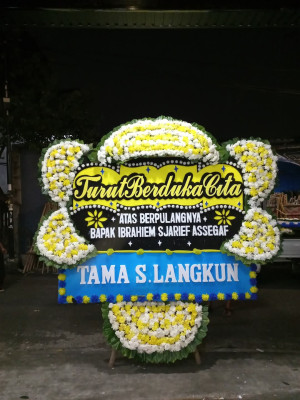 Papan Bunga Duka di Samudera