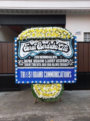 Papan Bunga Duka di Samudera
